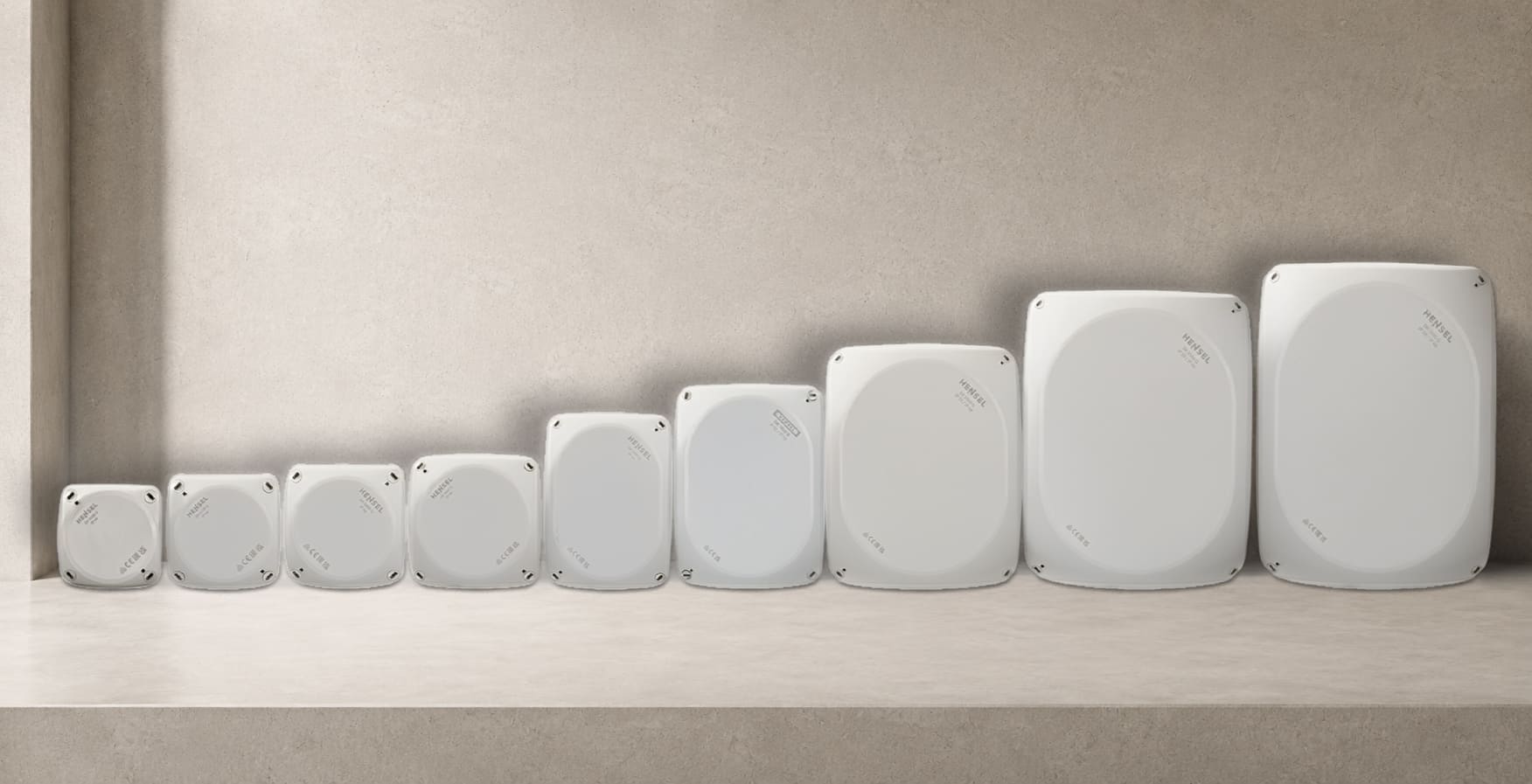 Größenvergleich der Hensel ENYCASE DK Kabelabzweigkästen in Grau von DK 0100 G bis DK 5000 G