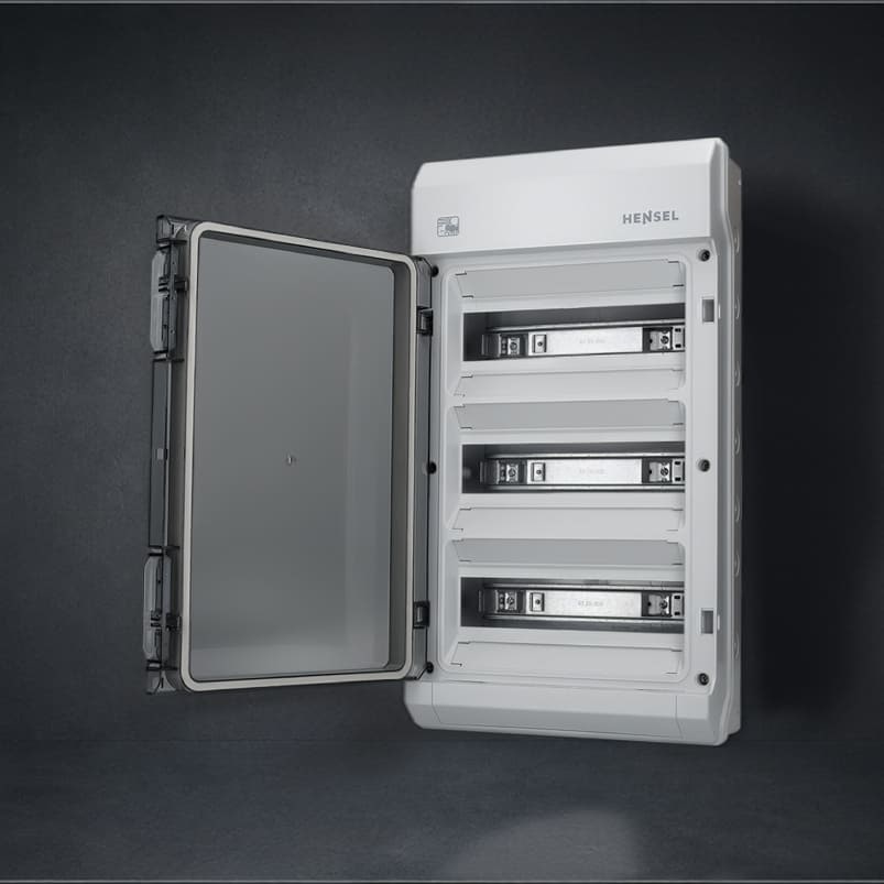Hensel KV PC Verteilerkasten geöffnet mit transparentem Deckel und DIN-Tragschienen