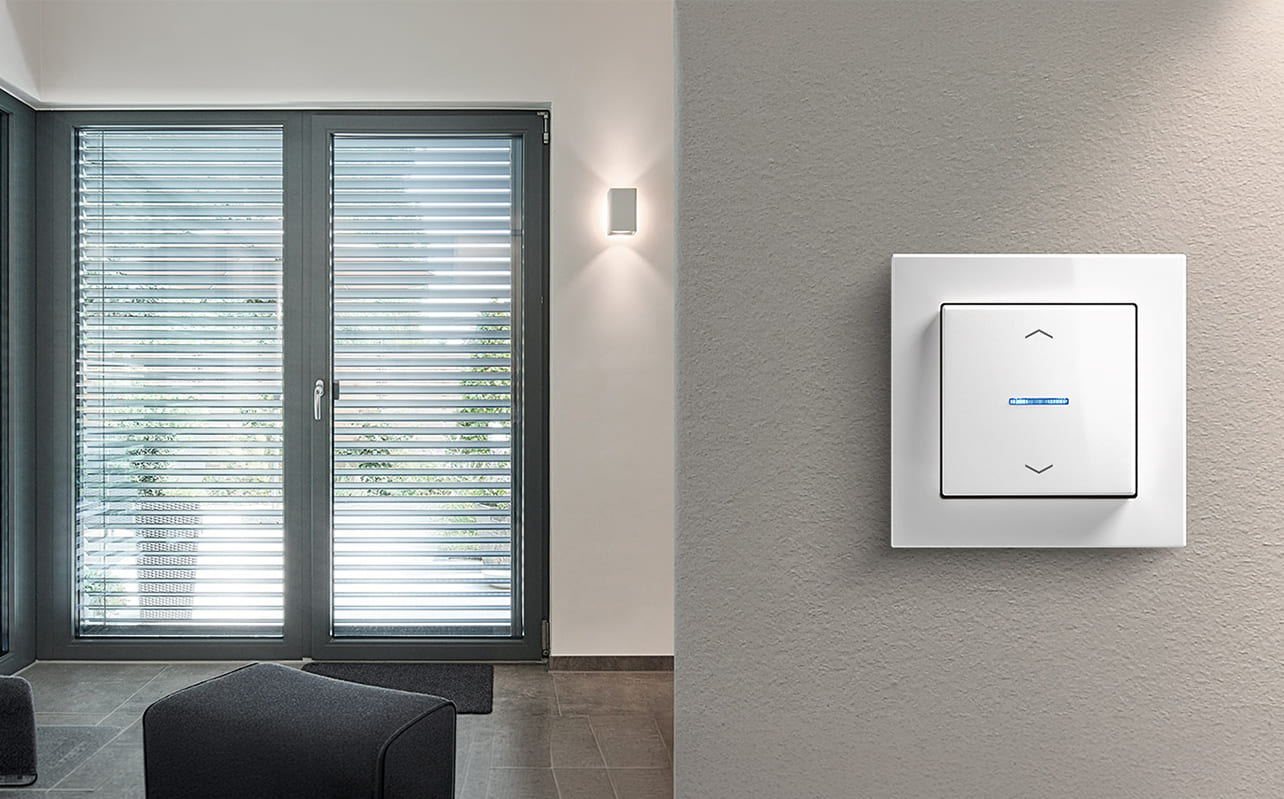 JUNG HOME Taster zur smarten Steuerung von Jalousien und Beschattung